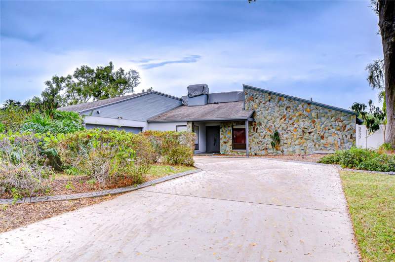 Buckhorn Springs Manor