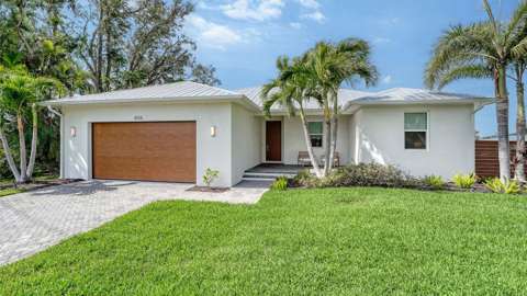 6136 Hollywood Boulevard, home for sale on Hollywood Boulevard