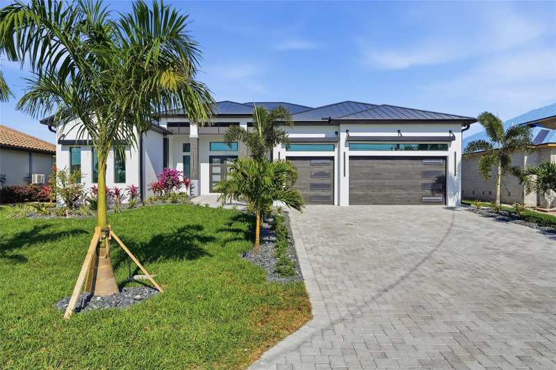 4 bedroom Single Family Residence at 2819 SW 40th Street, Cape Coral, Cape Coral — photo 1