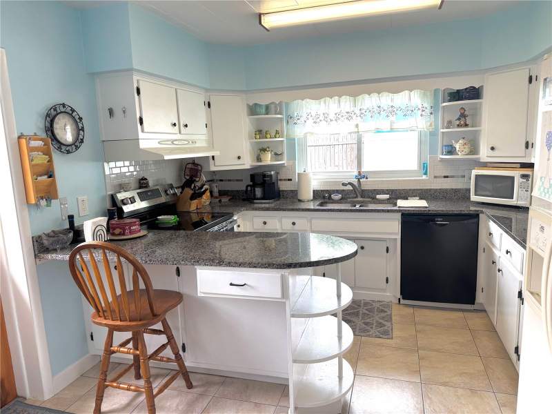 3 bedroom Single Family Residence at 1527 Lakeview Road, Highland Lake Sub 1st Add, Clearwater — photo 5