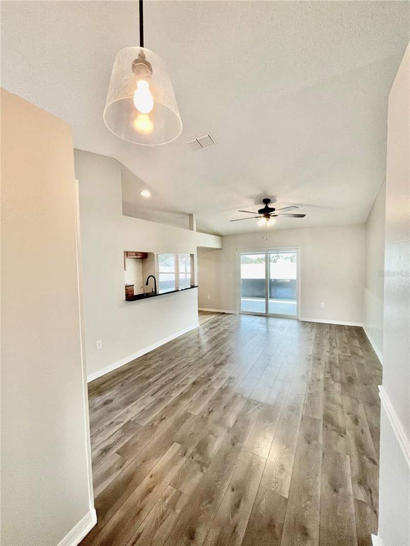 3 bedroom Single Family Residence at 2205 PINK GRAPEFRUIT TRAIL, GREATER GROVES PH 01, CLERMONT — photo 4