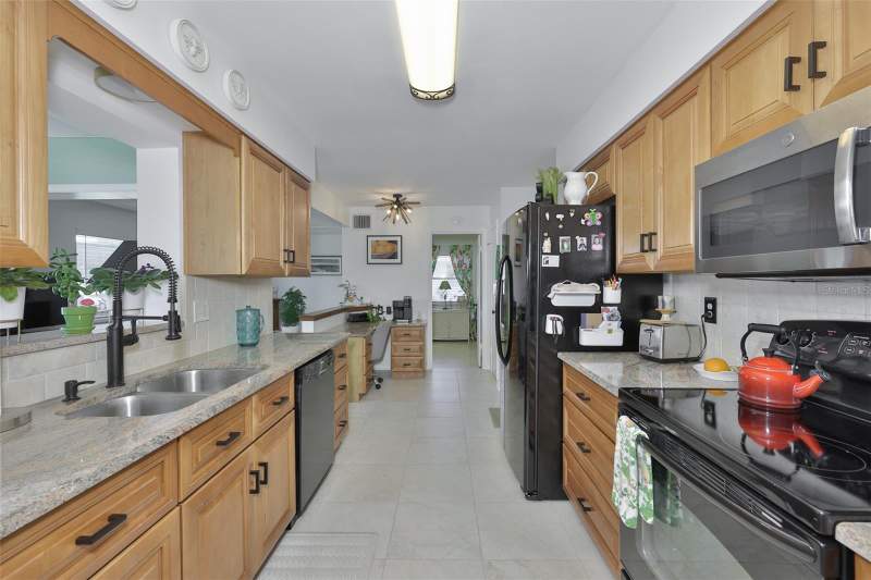 3 bedroom Single Family Residence at 1704 Danbury Drive, Del Webbs Sun City Florida Un, Sun City Center — photo 5