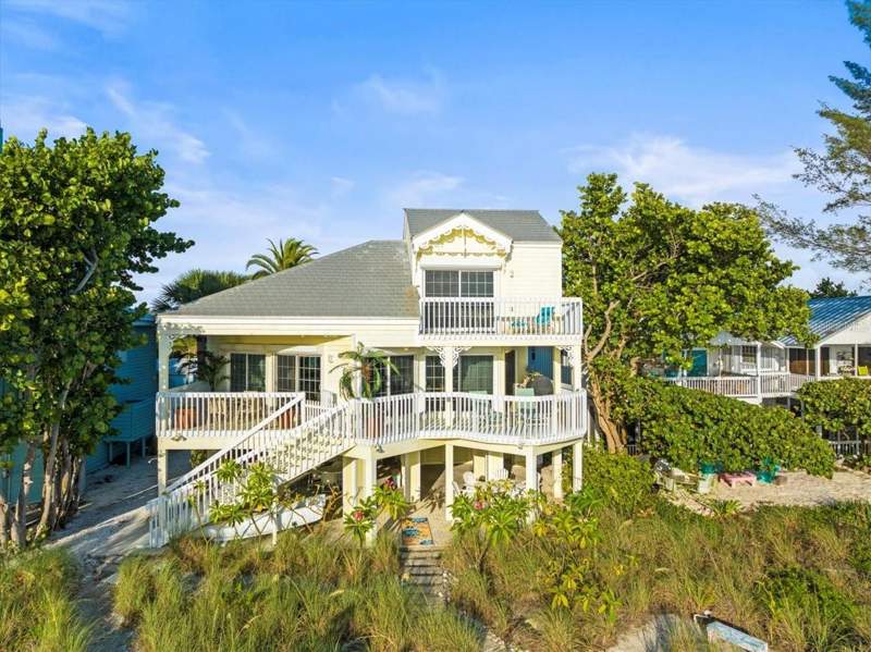 6 bedroom Single Family Residence at 20052 Gulf Boulevard, Acreage & Unrec, Indian Shores — photo 4
