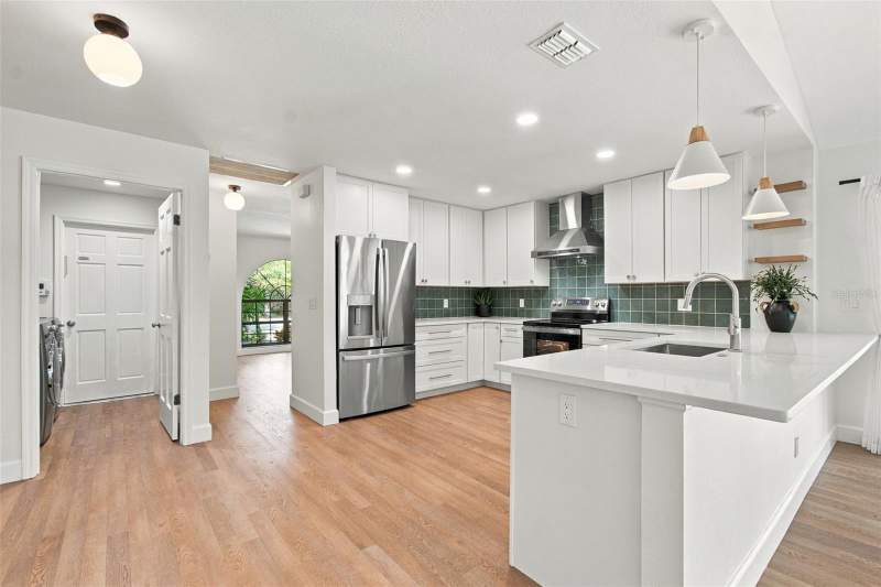 3 bedroom Single Family Residence at 16102 Ancroft Court, Tampa Palms Unit 3 Rep Of, Tampa — photo 2