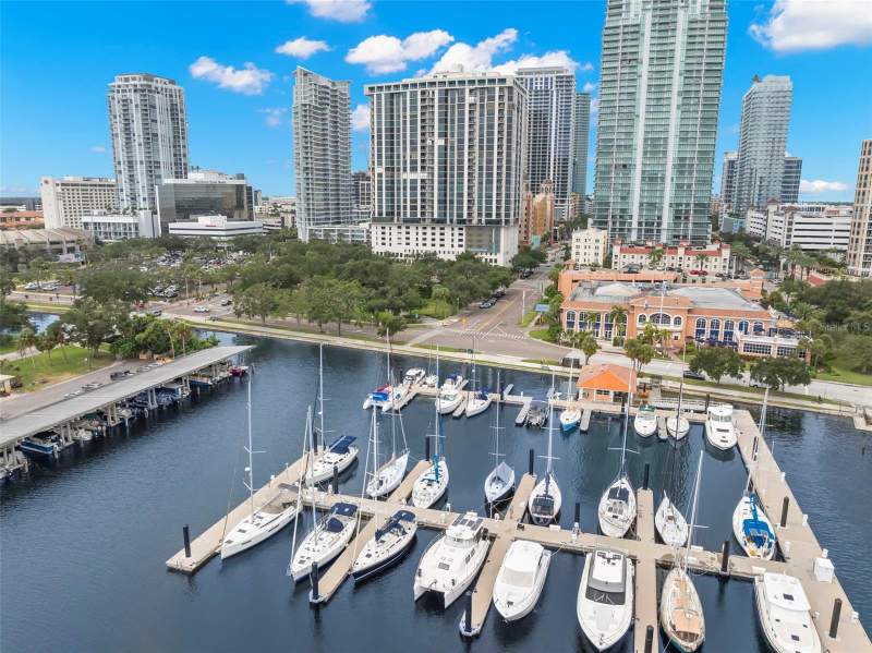 2 bedroom Condominium at 1 Beach Drive #2206, Bayfront Tower Condo, St Petersburg — photo 2
