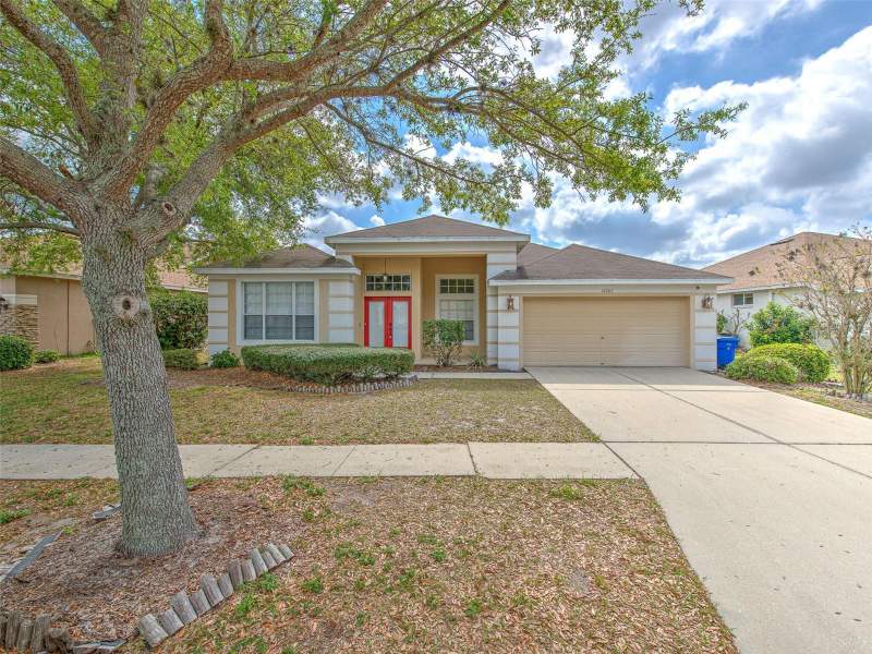 4 bedroom Single Family Residence at 10907 Australian Pine Drive, South Fork Unit 3, Riverview — photo 2