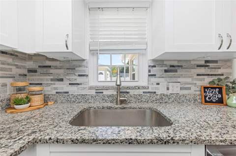 6200 Emerald Drive, New Port Richey FL - photo 15 of 37