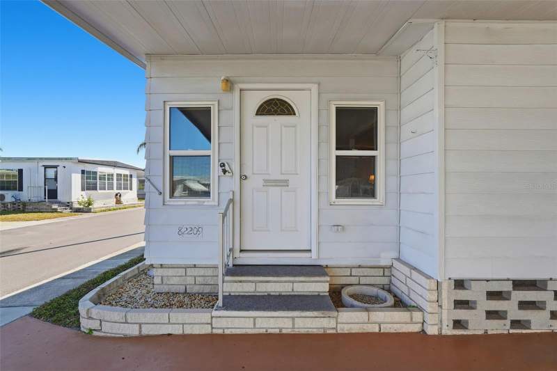 2 bedroom Mobile Home at 82209 F Street #209, Golden Gate Mobile Home Park Unrec, Pinellas Park — photo 2
