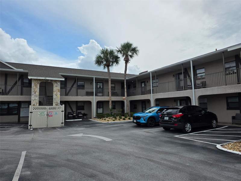 2 bedroom Condominium at 7400 Spring Hill Drive #113, Greenbrier Condo, Spring Hill — photo 3