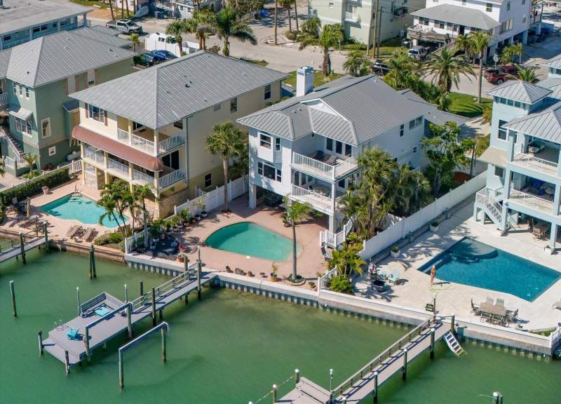 3 bedroom Single Family Residence at 8685 E Bay Drive, Herrons Sub 5, Treasure Island — photo 3