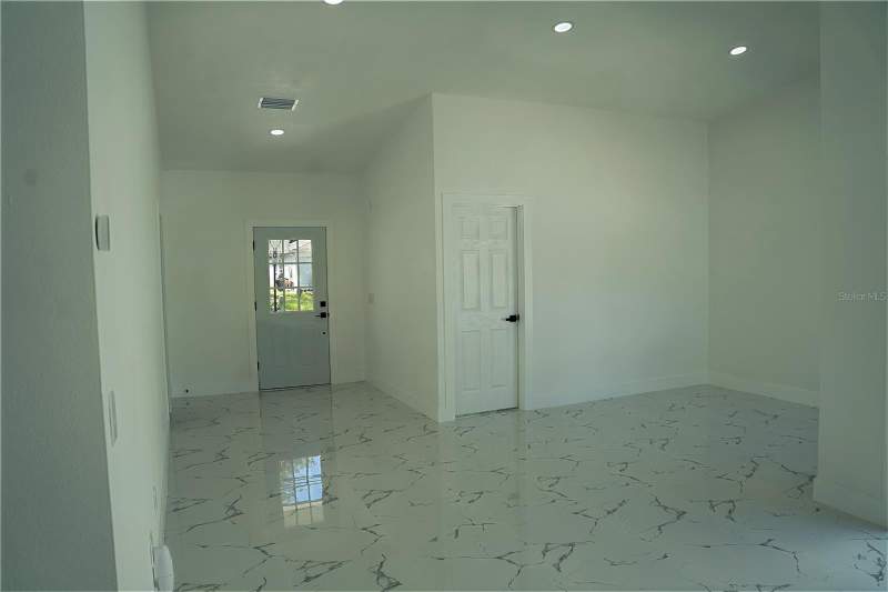 4 bedroom Single Family Residence at 9224 Camino Villa Boulevard, Pebblebrook, Tampa — photo 3