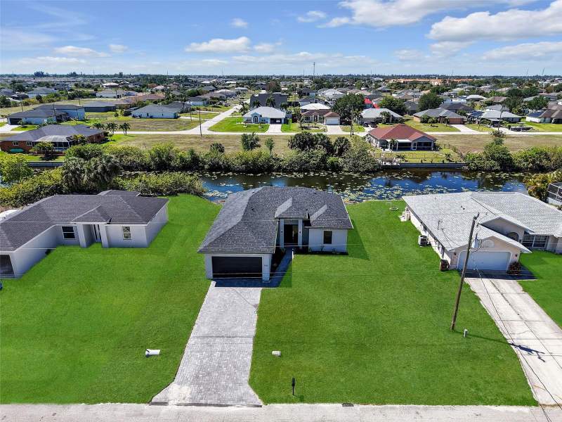 3 bedroom Single Family Residence at 1310 NW 11th Terrace, Cape Coral, Cape Coral — photo 2