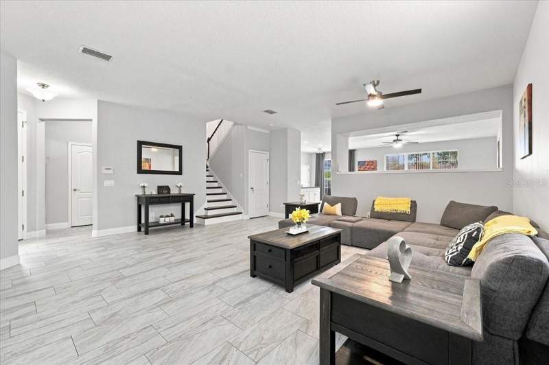 3 bedroom Single Family Residence at 10908 Subtle Trail Drive, South Fork Unit 3, Riverview — photo 4