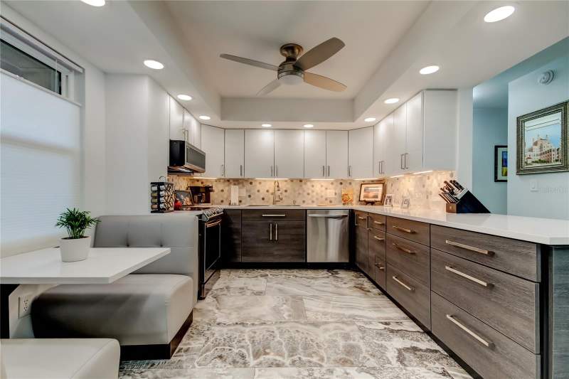 2 bedroom Condominium at 5200 Brittany Drive #204, Bayway Isles Point Brittany Four, St Petersburg — photo 5