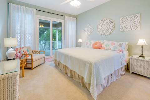 5918 Bahama Shores Drive, St Petersburg FL - photo 18 of 46