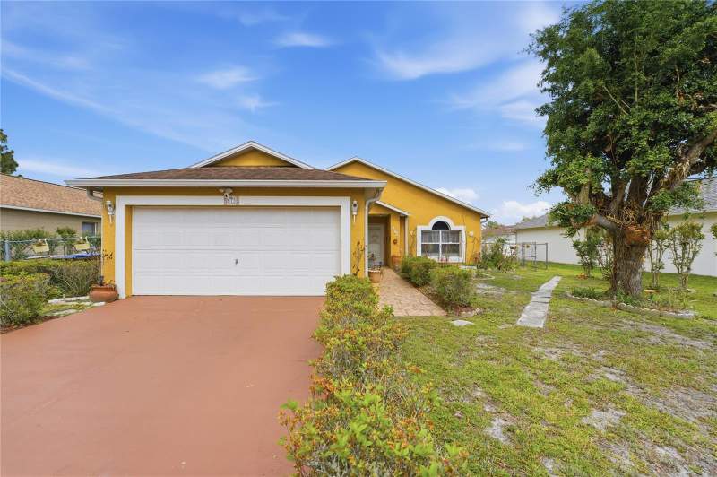 3 bedroom Single Family Residence at 675 Basingstoke Court, Poinciana Village 2 Nbhd 3, Poinciana — photo 4