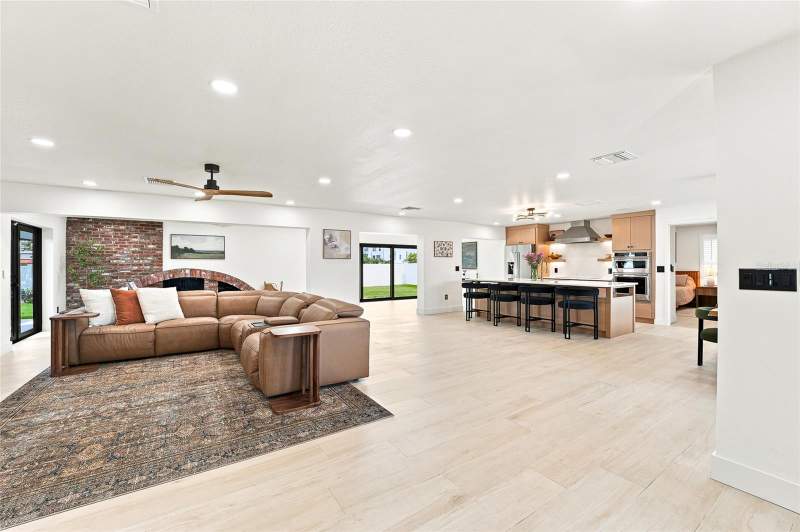 3 bedroom Single Family Residence at 6241 Tanglewood Drive, Tanglewood Sub, St Petersburg — photo 2