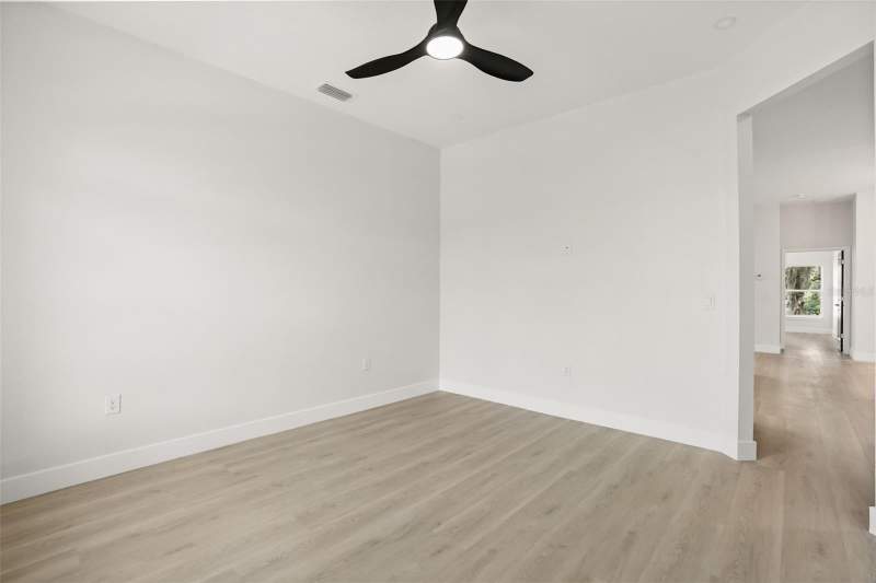 4 bedroom Single Family Residence at 823 E McDonald Avenue, Official Map/Town/Eustis, Eustis — photo 3