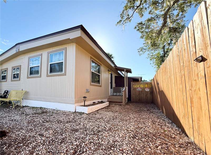 2 bedroom Mobile Home at 5527 Darlene Street, Weeki Wachee Gardens, Spring Hill — photo 2