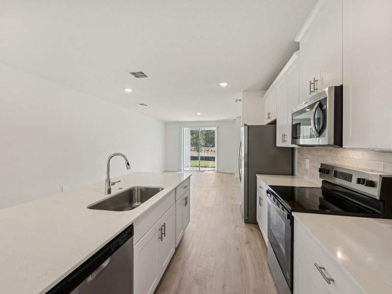 3 bedroom Single Family Residence at 887 Sunshower Drive, The Reserve At Hammock Oaks, Lady Lake — photo 5