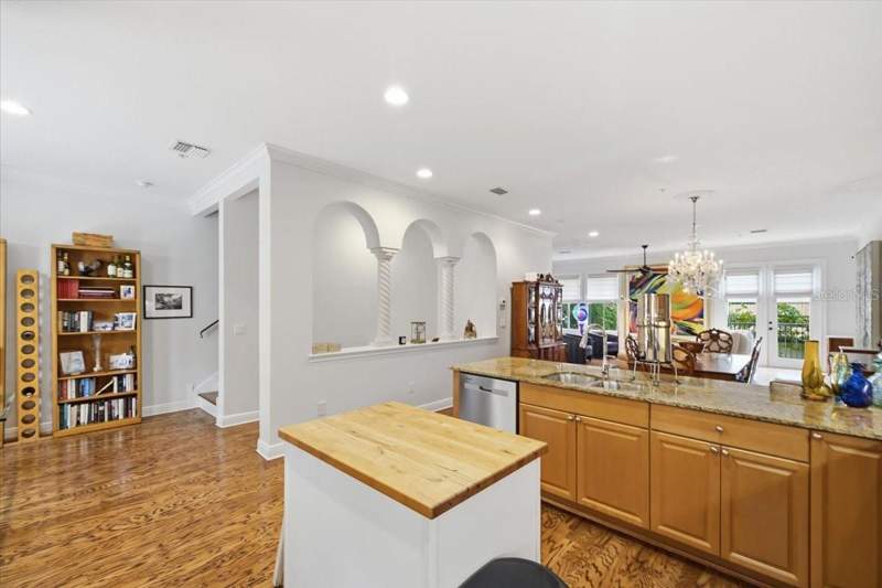 3 bedroom Townhouse at 114 E Davis Boulevard #8, Villa Del Mare Twnhms, Tampa — photo 5