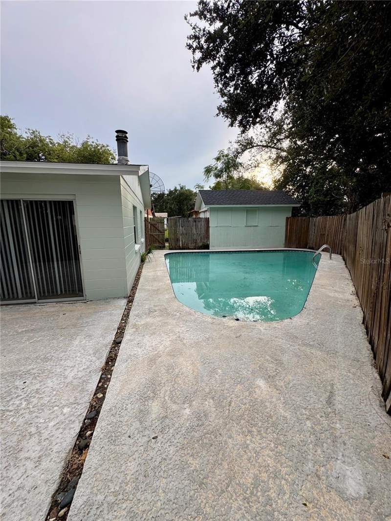 3 bedroom Single Family Residence at 4218 Empire Place, Kings Forest, Tampa — photo 4