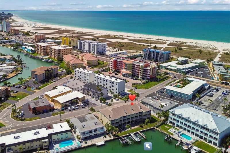 3 bedroom Townhouse at 152 117th Avenue, Island Twnhms Treasure Island, Treasure Island — photo 1