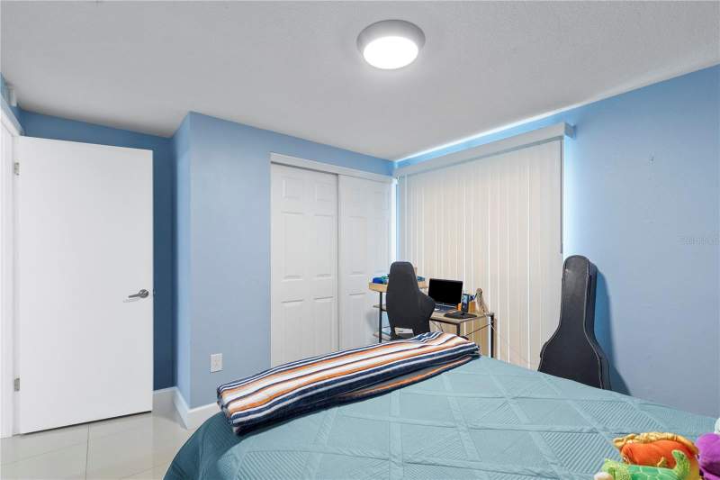 4 bedroom Single Family Residence at 10112 Enchanted Oaks Court, Timberlane Sub Unit 3B, Tampa — photo 5