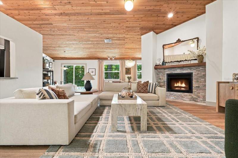 4 bedroom Single Family Residence at 1515 Midnight Pass Way, Coachman Ridge-Tract A-1, Clearwater — photo 2