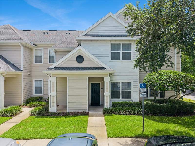 200 SOUTHERN PECAN CIRCLE #104 home for sale in Southern Pines Orlando