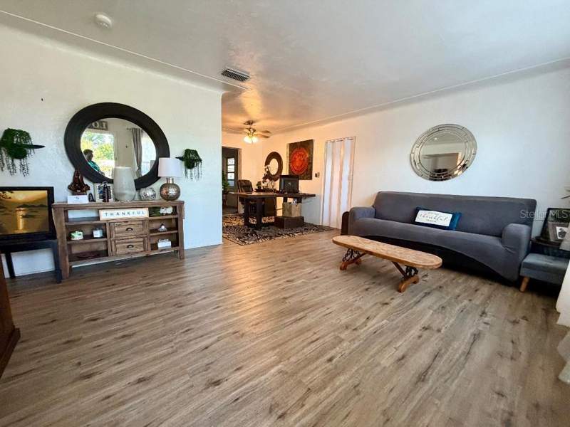 2 bedroom Single Family Residence at 3624 Abington Avenue, Perrys Skyview Sub, St Petersburg — photo 3