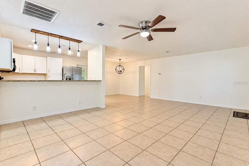 1 bedroom Single Family Residence at 8030 SE 153rd Street, Bluebird Hill, Inglis — photo 5