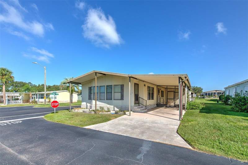 2 bedroom Manufactured Home at 37605 Amigo Drive, Spanish Trails West Residential Cooperative, Zephyrhills — photo 2