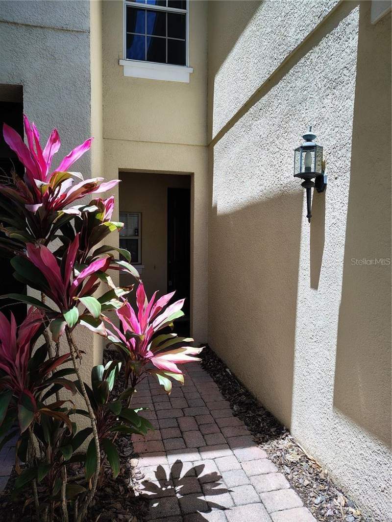 3 bedroom Townhouse at 6043 STRADA ISLE WAY, VILLA CAPRI/METROWEST, ORLANDO — photo 2
