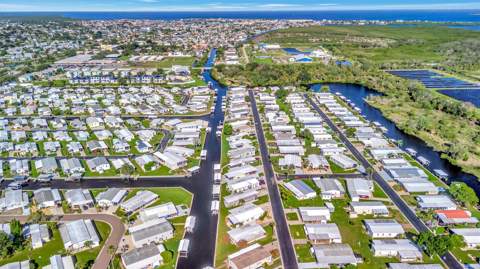 138 S Saint Thomas Circle, Apollo Beach FL - photo 11 of 73