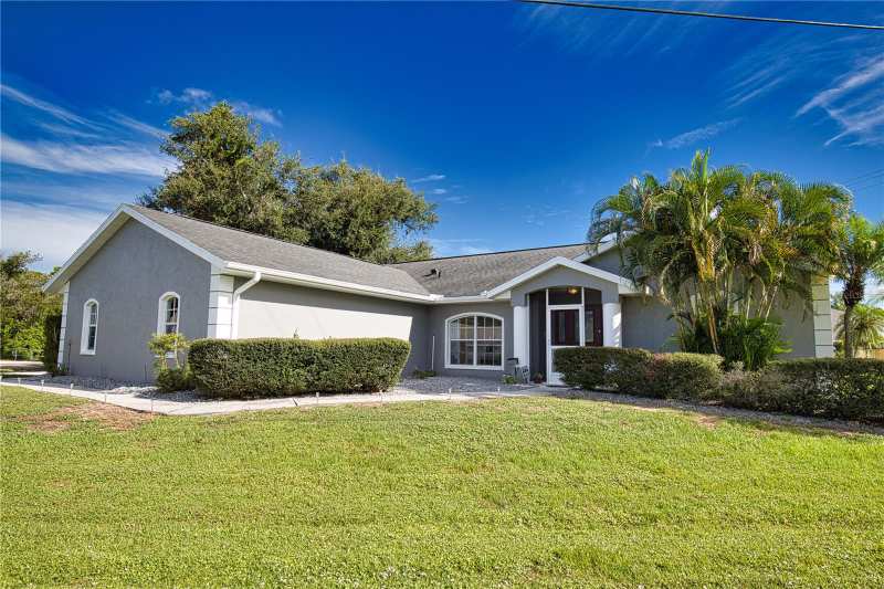 3 bedroom Single Family Residence at 23010 Peachland Boulevard, Port Charlotte Sec 015, Port Charlotte — photo 1