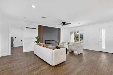 8317 Boxwood Drive, Tampa FL - photo 10 of 37