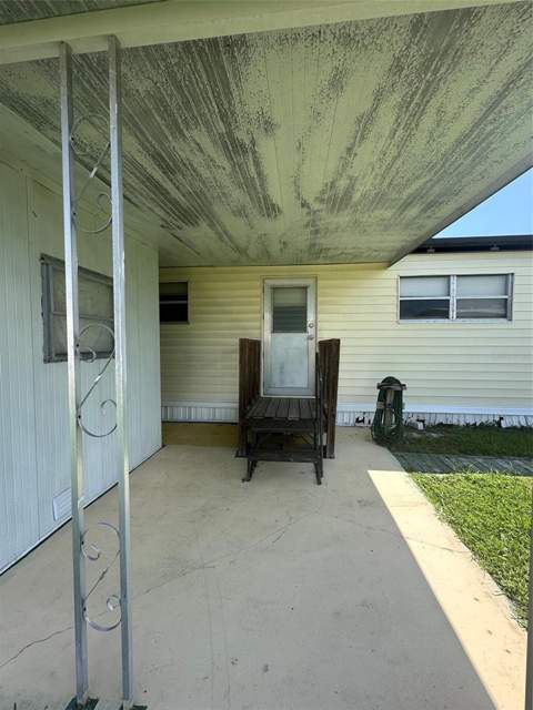 37528 Attica Avenue, Zephyrhills FL - photo 6 of 28