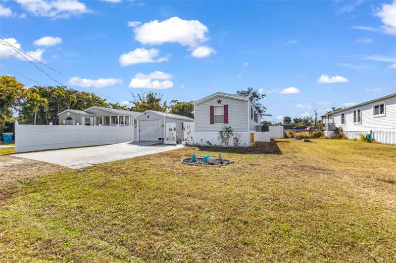 2 bedroom Manufactured Home at 1607 Woodlawn Avenue, Frst Haven, Punta Gorda — photo 1