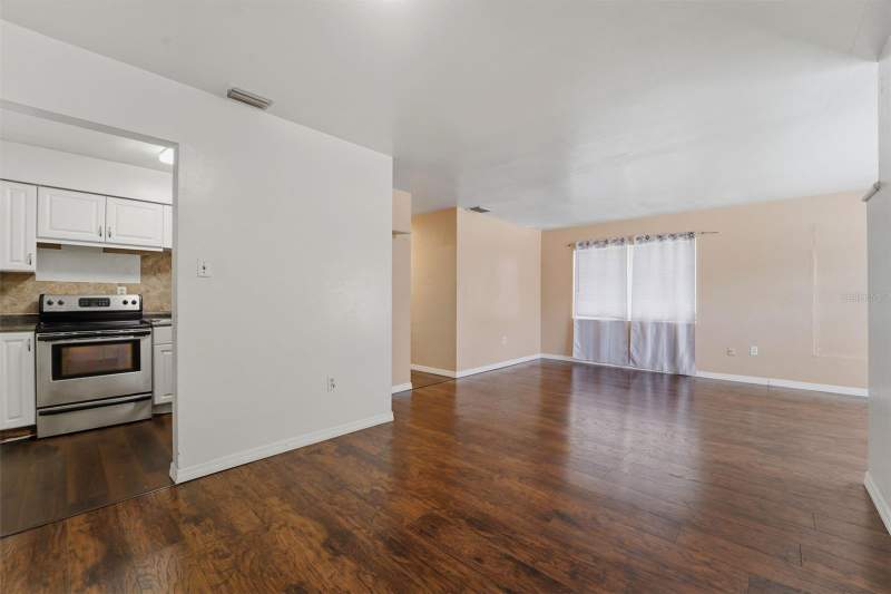 5 bedroom Single Family Residence at 3235 EMERSON AVENUE, ROOSEVELT PARK ADD, ST PETERSBURG — photo 2