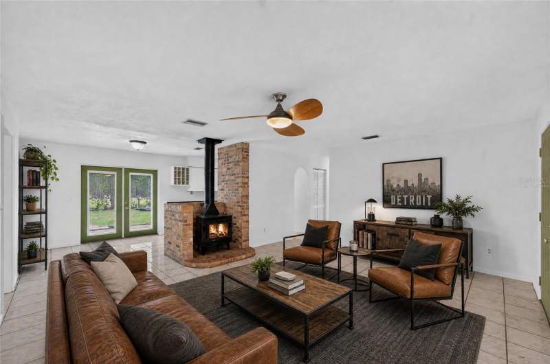4 bedroom Single Family Residence at 4820 NE 4th Place, Lake Ridge, Gainesville — photo 3