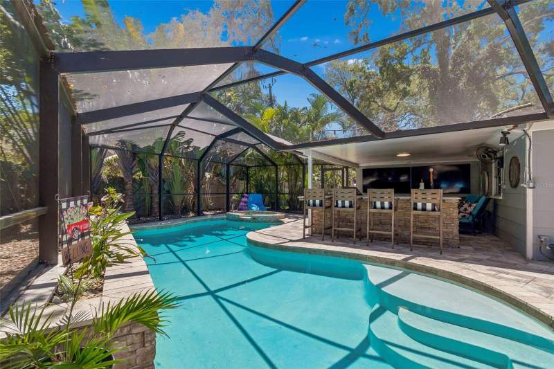 5 bedroom Single Family Residence at 4528 W Woodmere Road, Beach Park, Tampa — photo 3