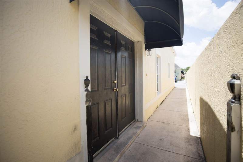 3 bedroom Townhouse at 1055 Universal Rest Place, Eric Estates, Kissimmee — photo 2