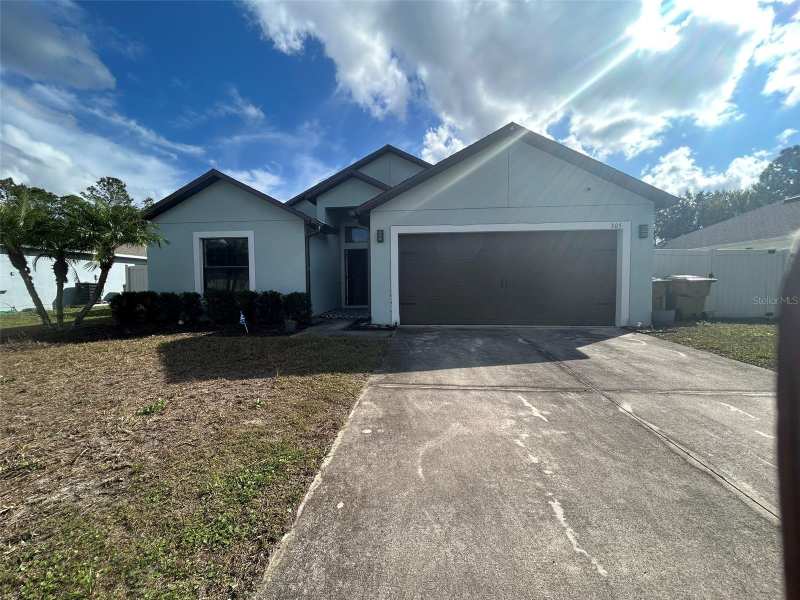 4 bedroom Single Family Residence at 305 Chelmsford Court, Poinciana Village 2 Nbhd 1, Kissimmee — photo 1