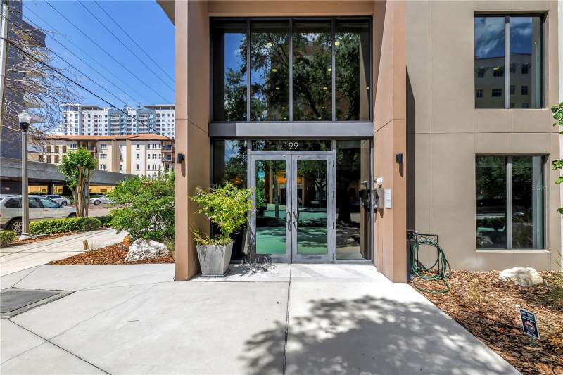 2 bedroom Condominium at 199 Dali Boulevard #902, Salvador The Condo, St Petersburg — photo 2