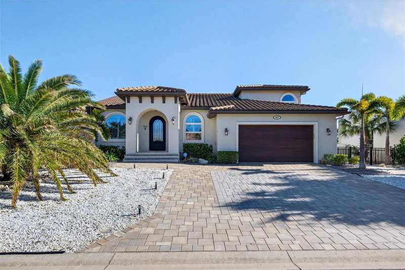 4 bedroom Single Family Residence at 562 Ranger Lane, Country Club Shores, Longboat Key — photo 1