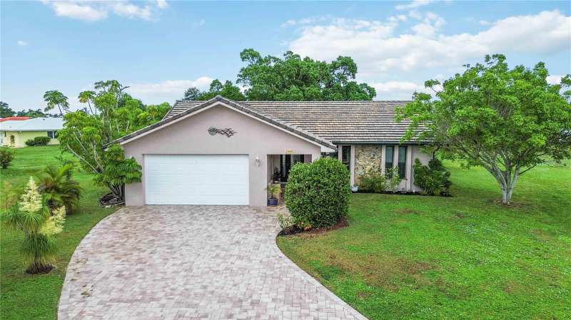 3 bedroom Single Family Residence at 2903 Roma Court, Punta Gorda Isles Sec 14, Punta Gorda — photo 1