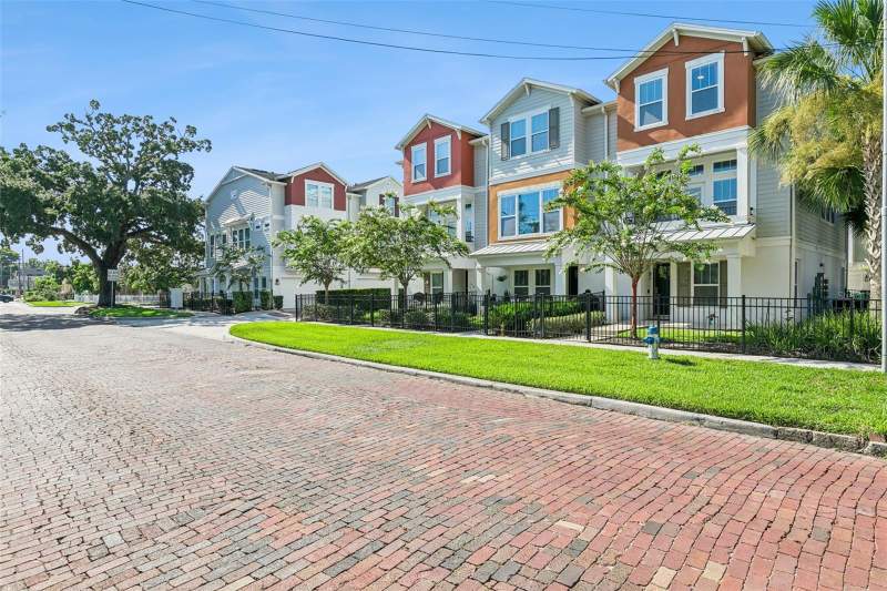 3 bedroom Townhouse at 1012 E MARKS STREET, PARK LAKE HLND, ORLANDO — photo 5