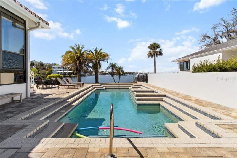 4 bedroom Single Family Residence at 1128 N Circle Drive, Crystal River, Crystal River — photo 3