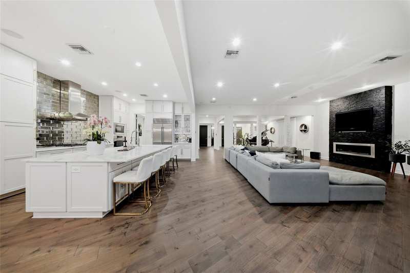 6 bedroom Single Family Residence at 2711 W Trilby Avenue, Wrights Alotment Rev, Tampa — photo 1
